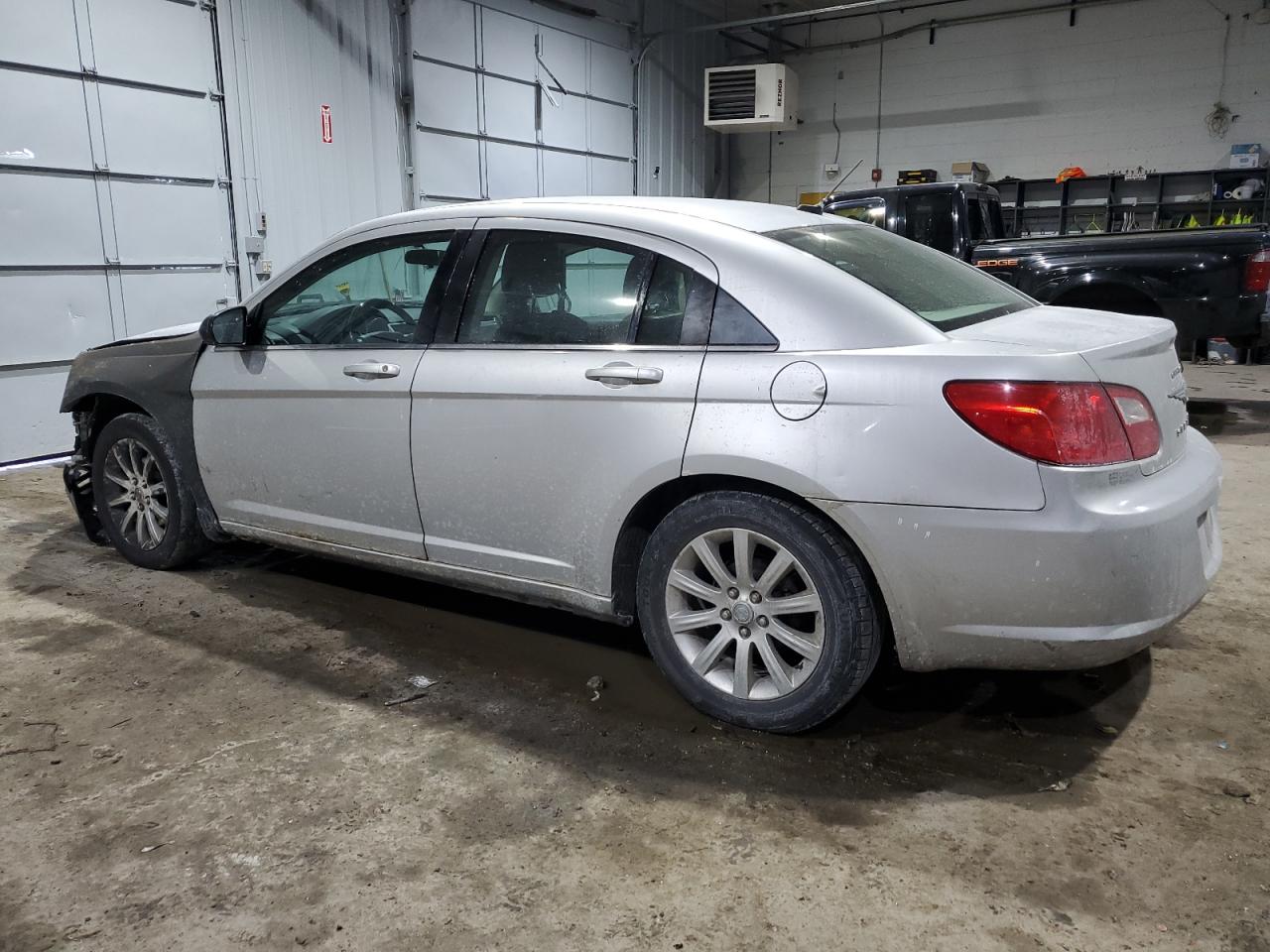 2010 Chrysler Sebring - Image 2