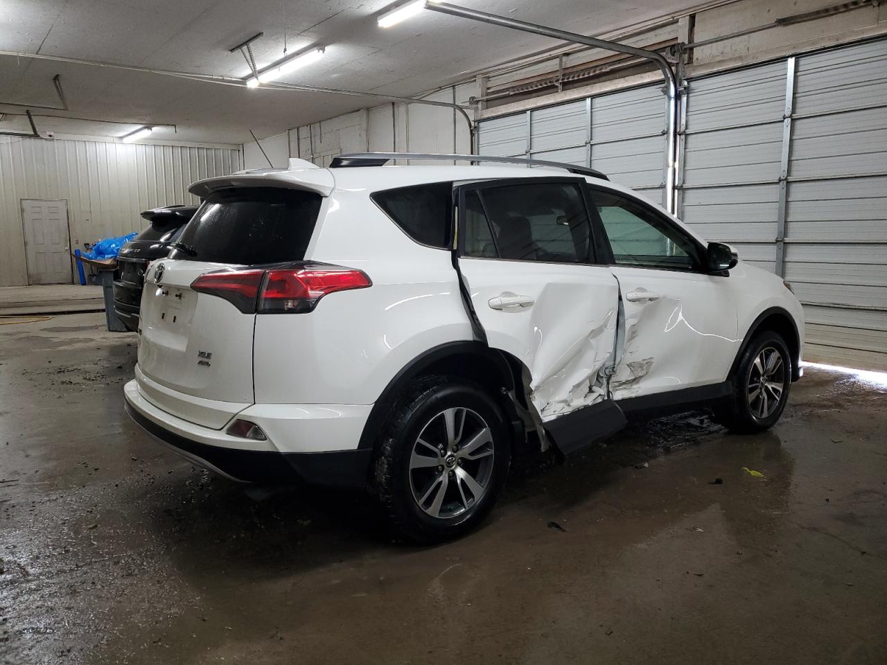 2018 Toyota RAV 4 - Image 3