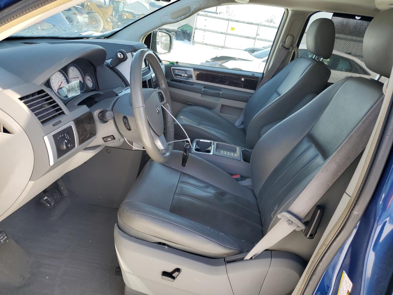 2010 Dodge Caravan - Image 7