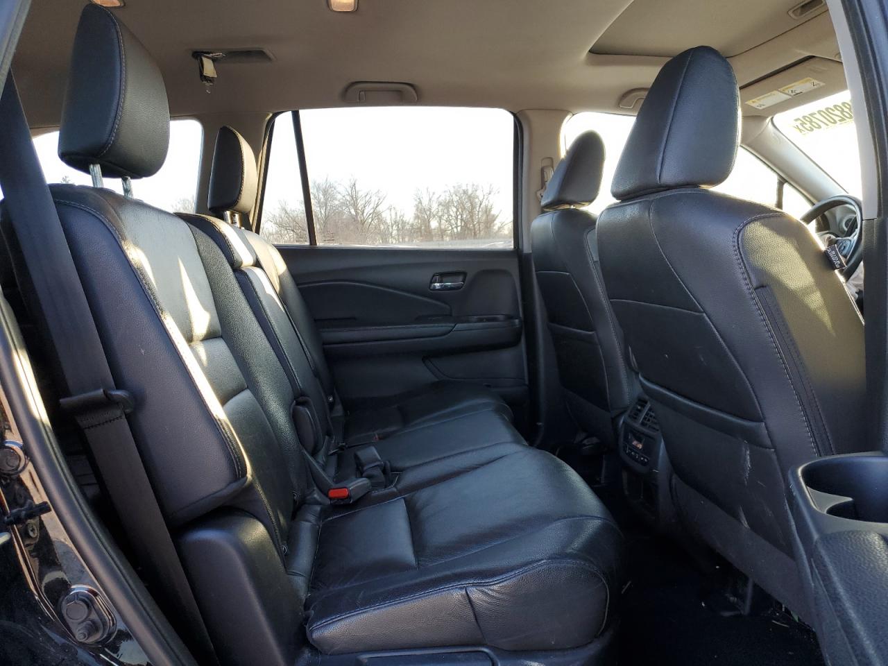 2017 Honda Pilot - Image 11