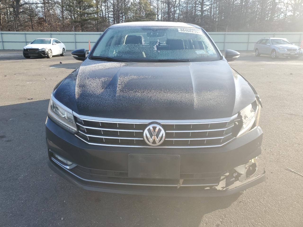 2017 Volkswagen Passat - Image 5