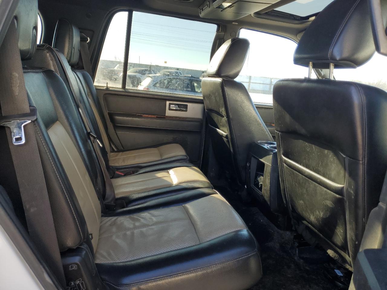 2010 Ford Expedition - Image 11