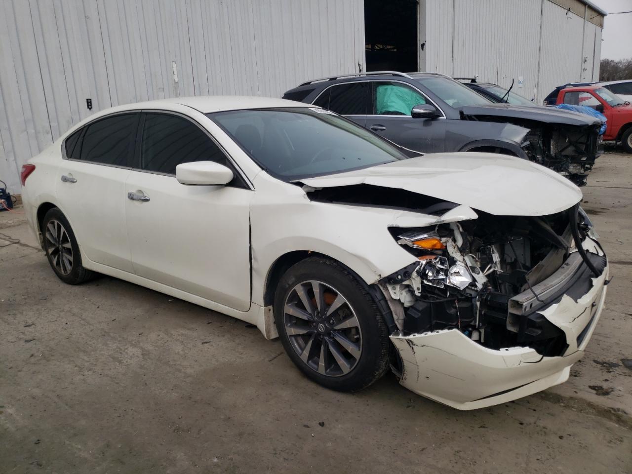 2017 Nissan Altima - Image 4