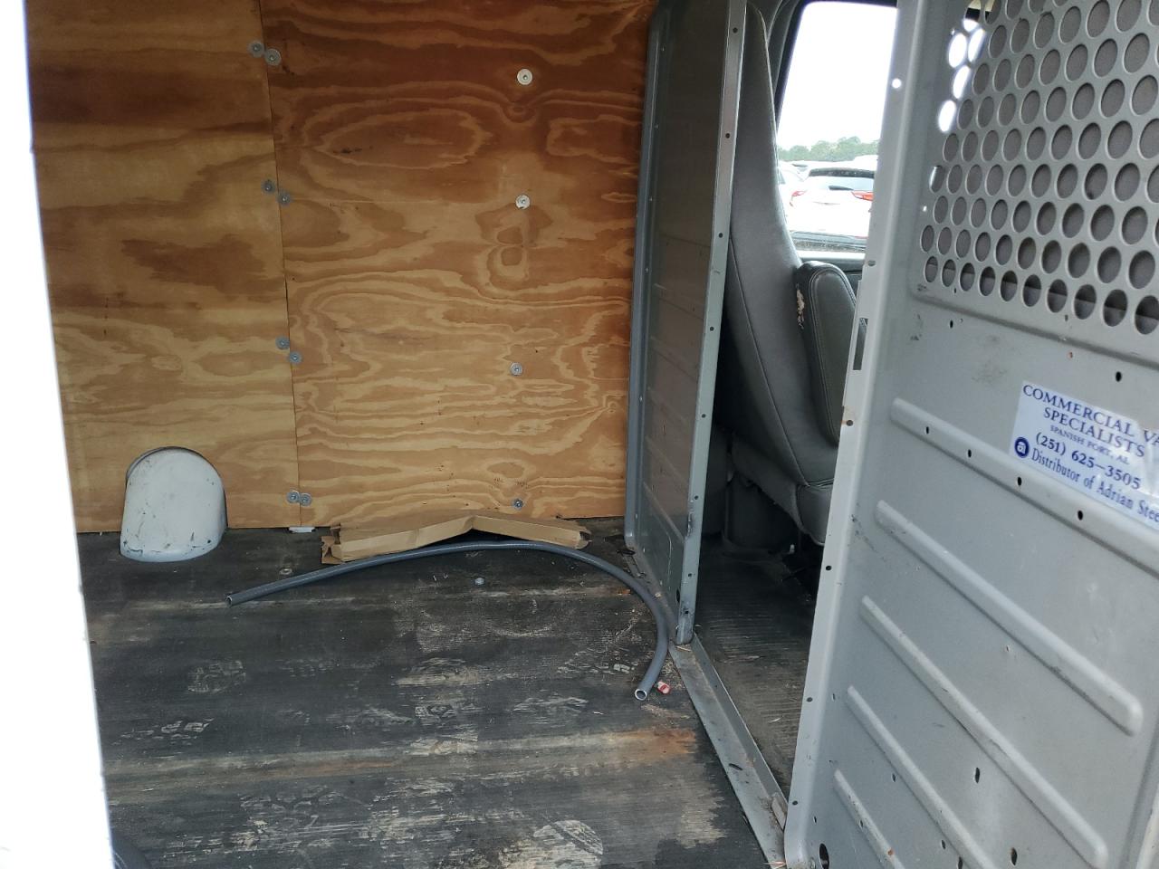 2011 Chevrolet Express - Image 11