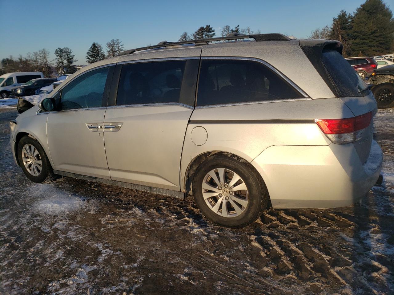 2015 Honda Odyssey - Image 2