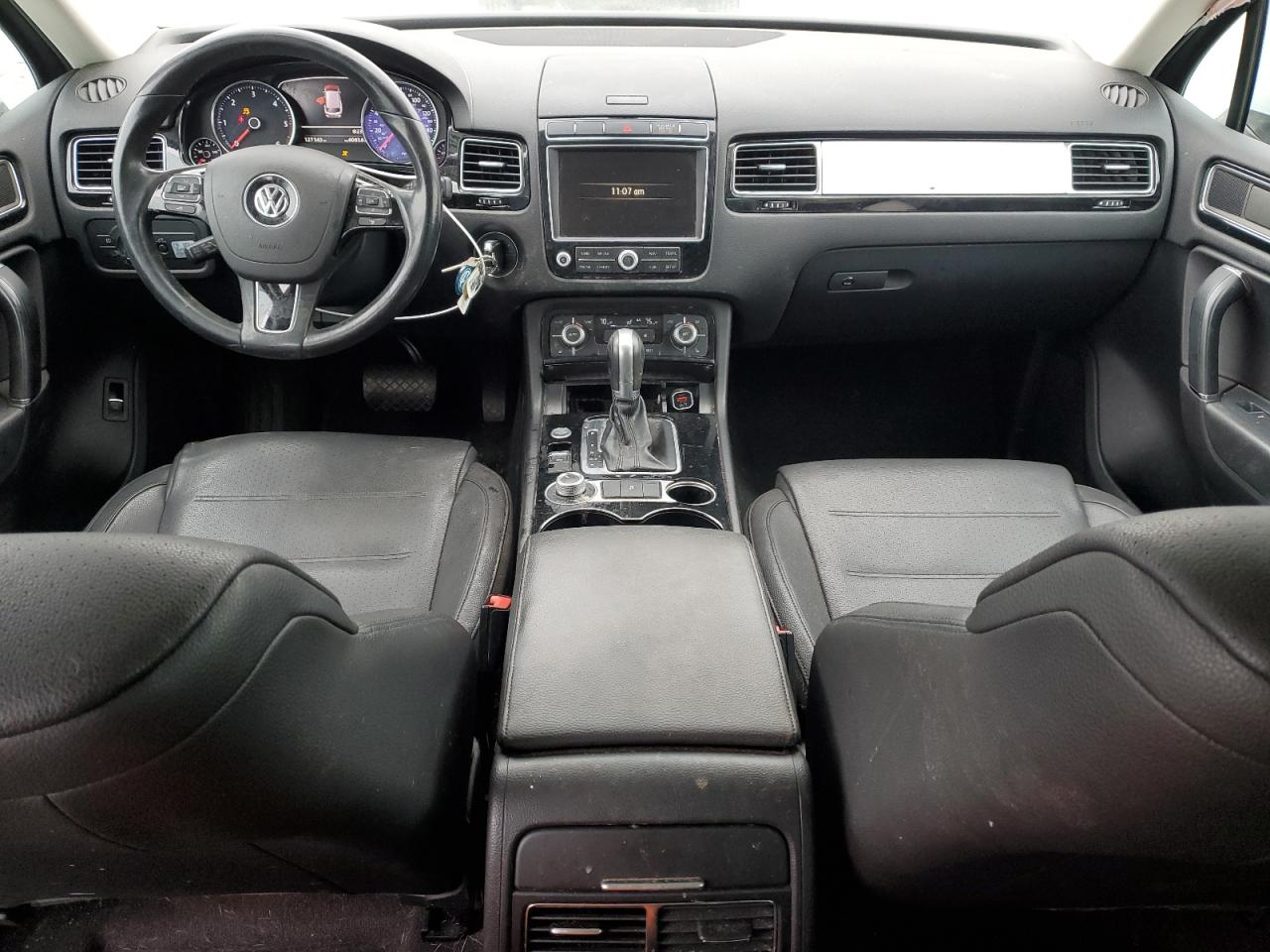 2015 Volkswagen Touareg - Image 8