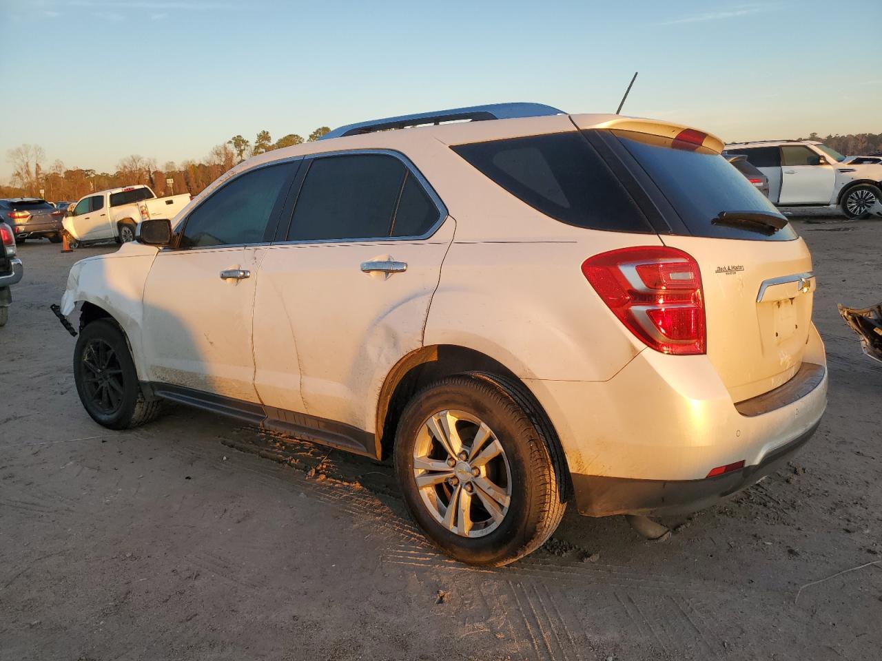 2016 Chevrolet Equinox - Image 2