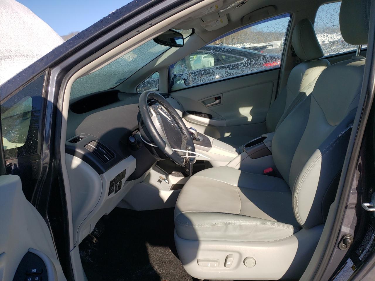 2013 Toyota Prius - Image 7