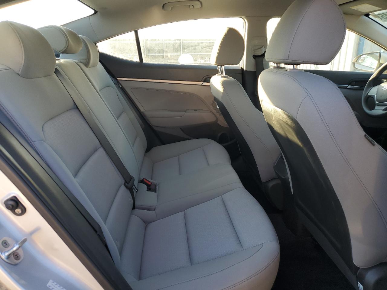 2017 Hyundai Elantra - Image 10