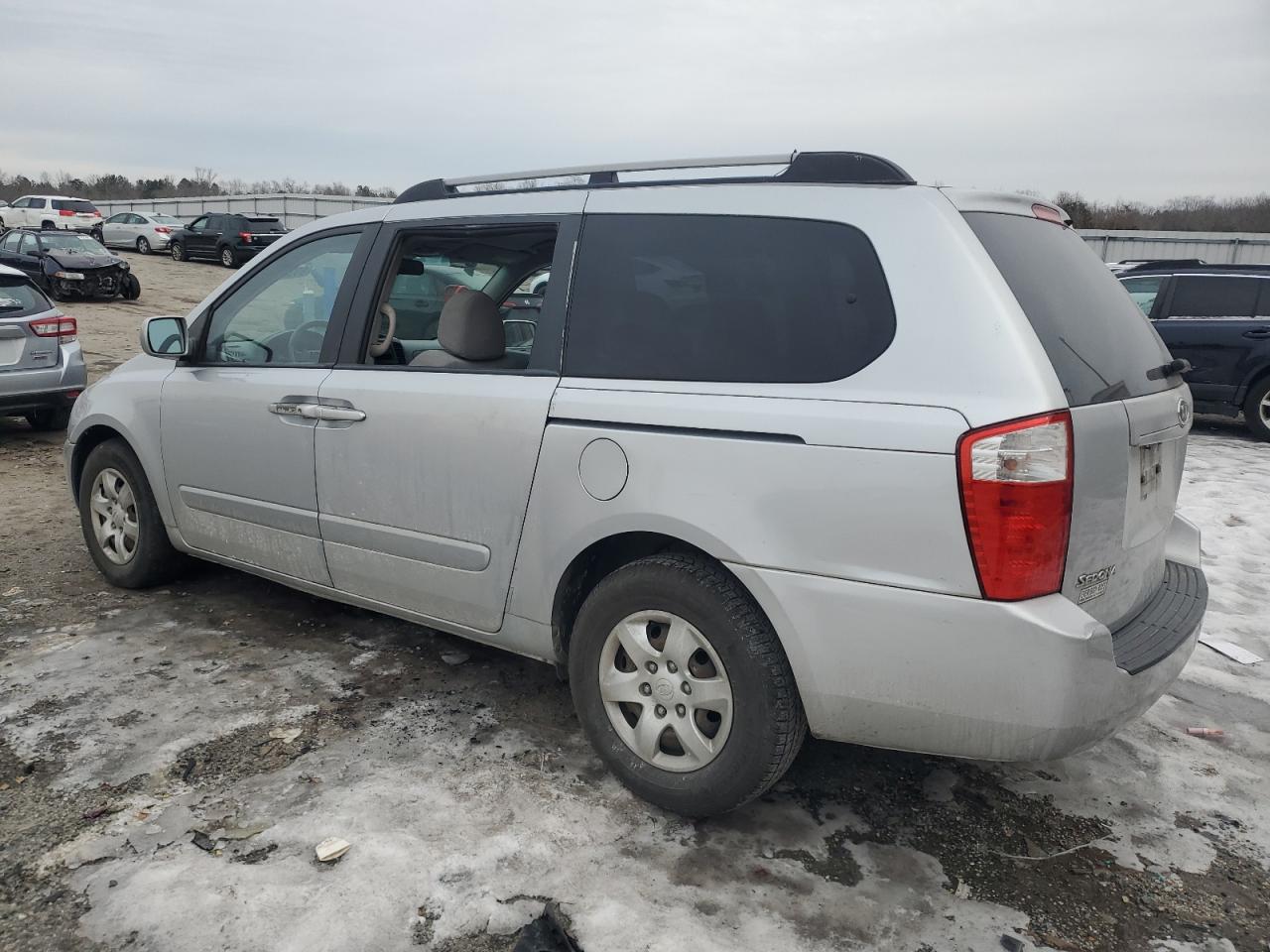 2008 Kia Sedona - Image 2