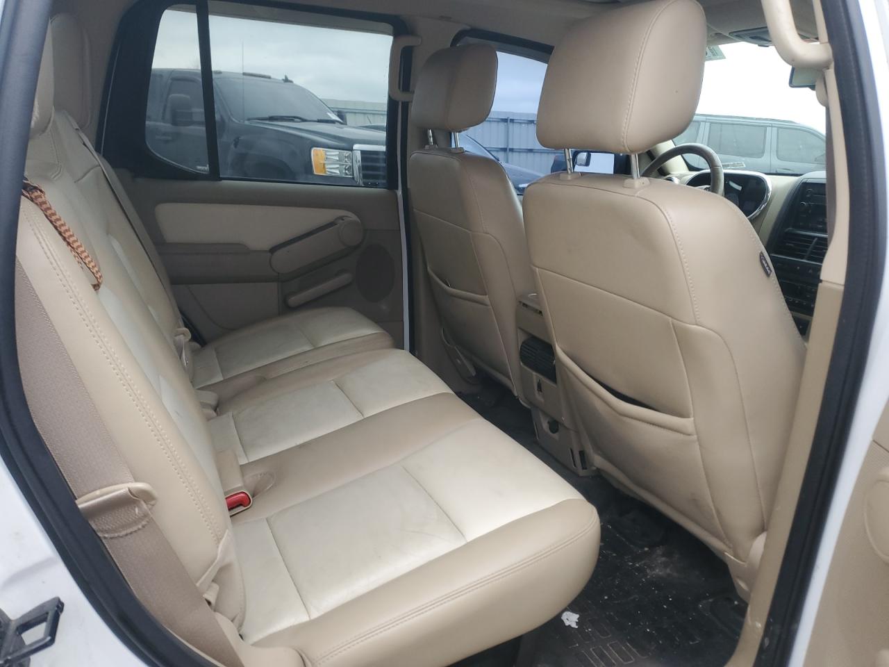 2007 Ford Explorer - Image 10