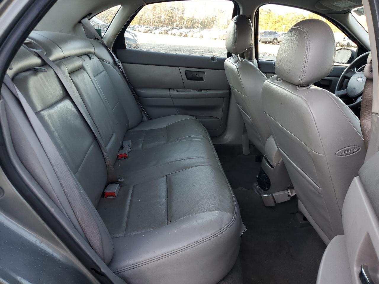 2004 Ford Taurus - Image 10