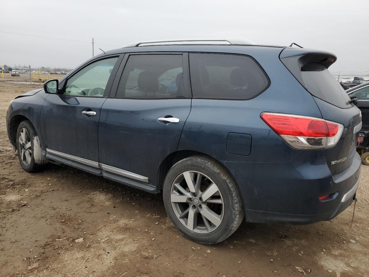 2013 Nissan Pathfinder - Image 2