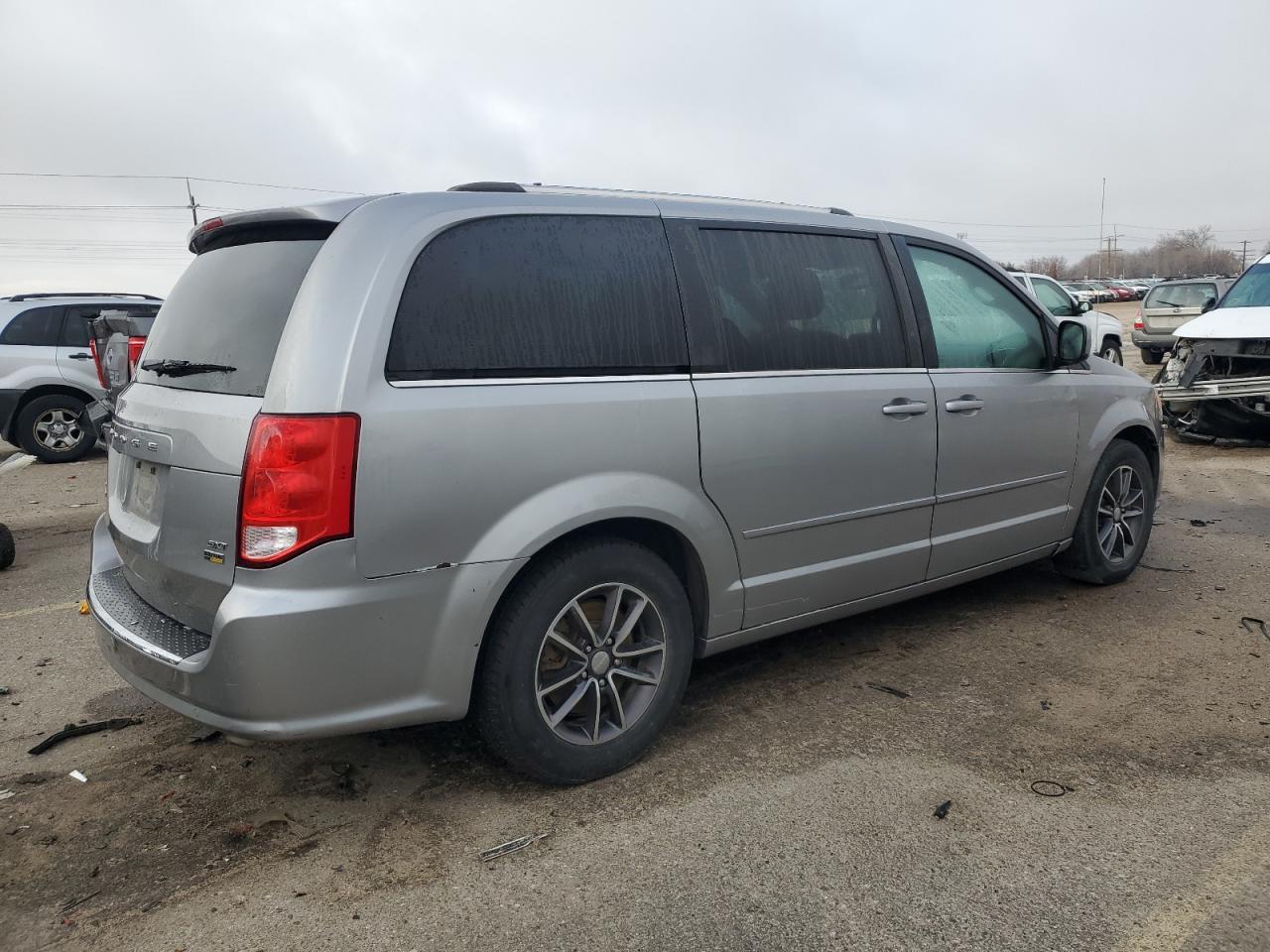 VIN 2C4RDGCG1HR656979 2017 DODGE CARAVAN no.3