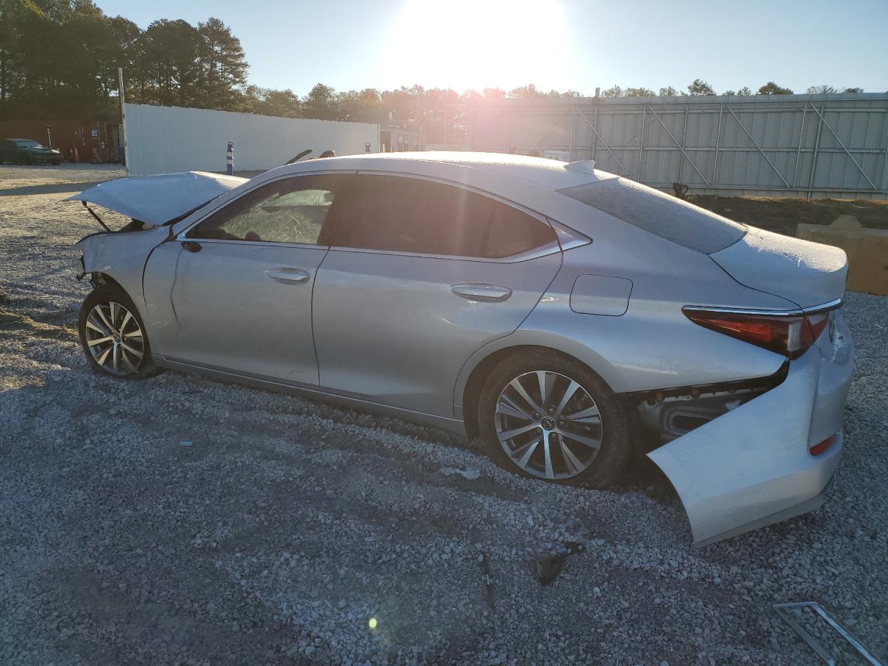 2020 Lexus ES - Image 2