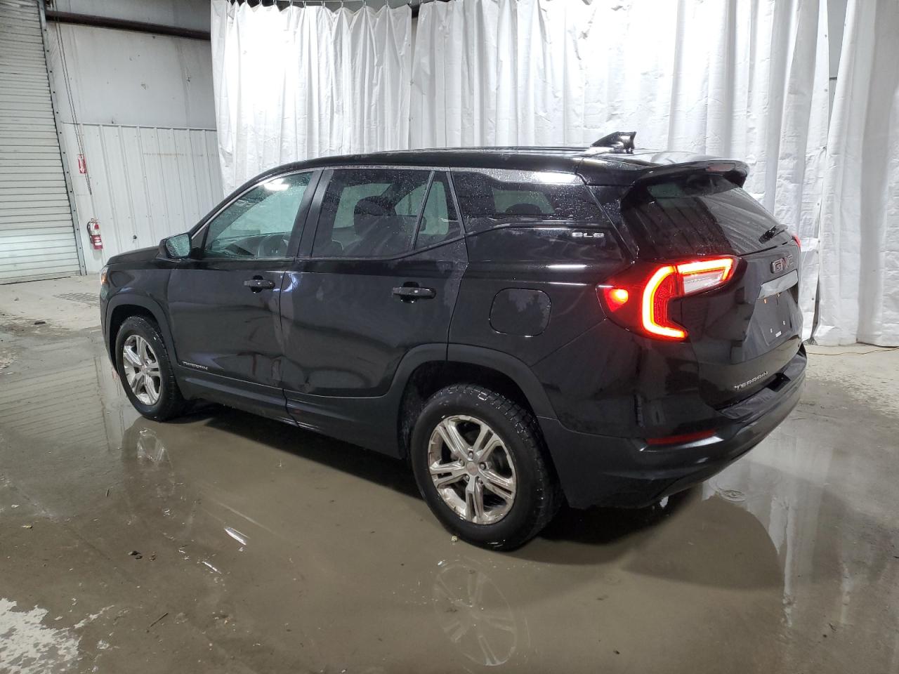 2022 GMC Terrain - Image 2