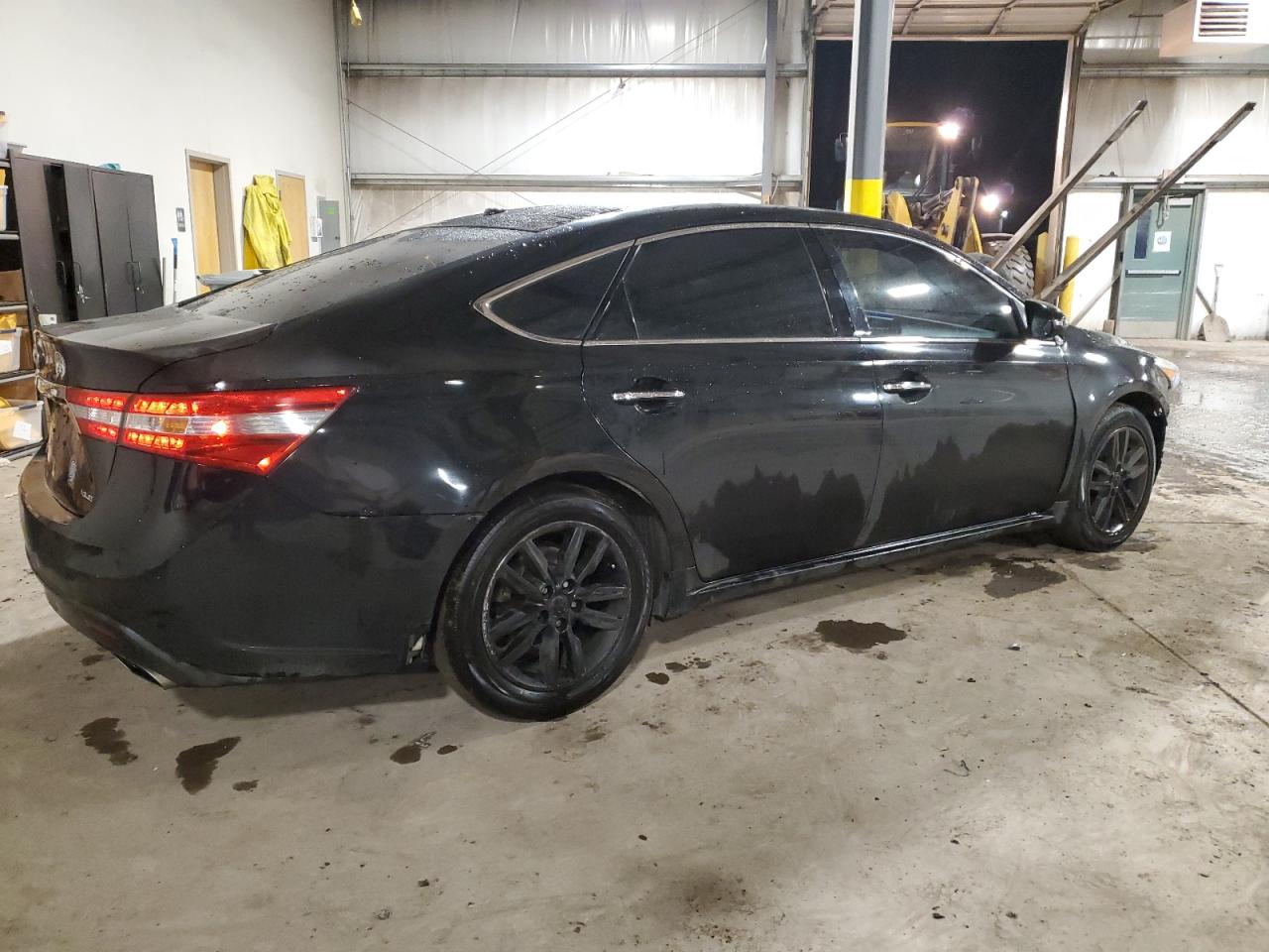 2015 Toyota Avalon - Image 3