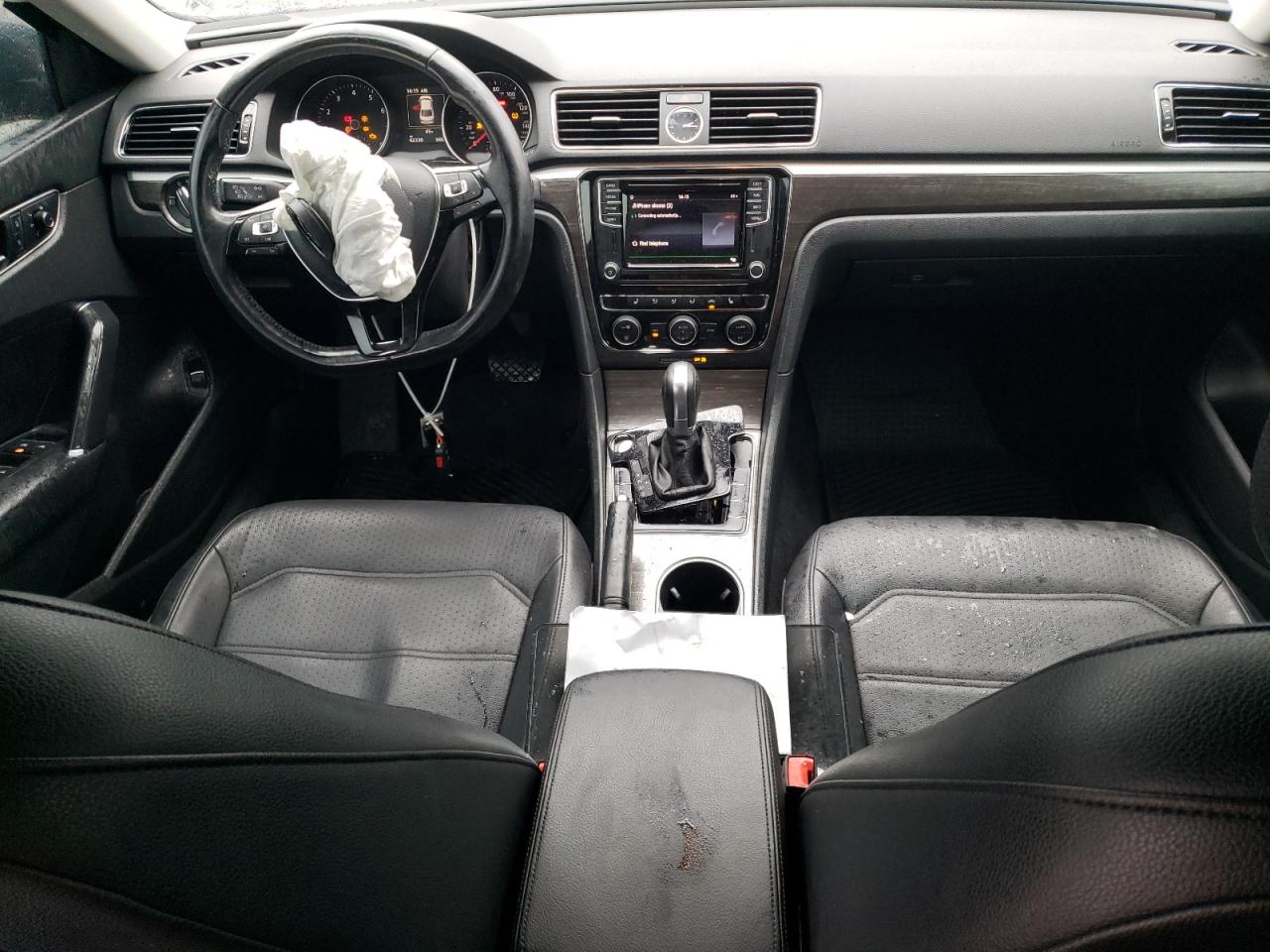 2017 Volkswagen Passat - Image 8