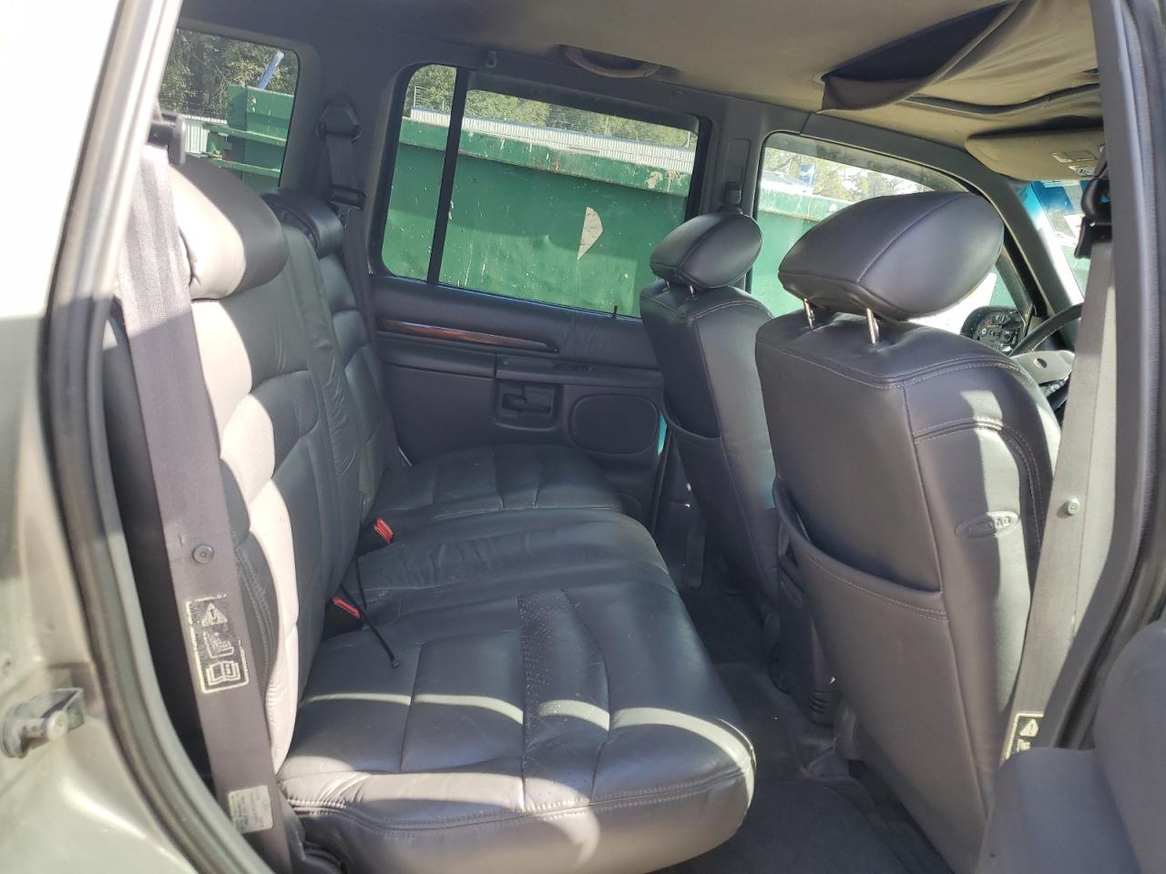 2000 Ford Explorer - Image 11