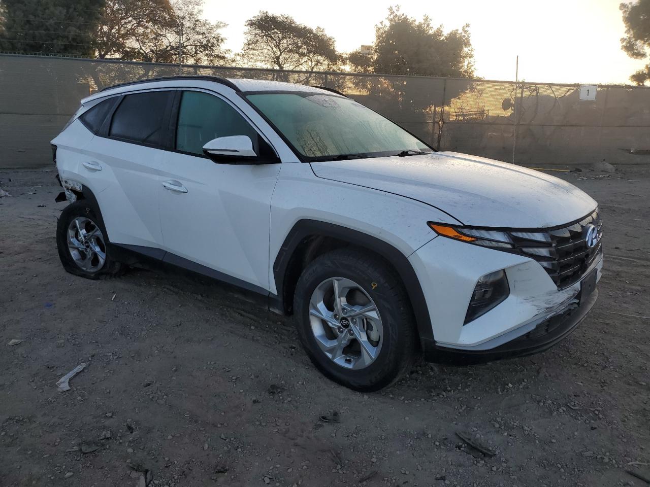 2022 Hyundai Tucson - Image 4