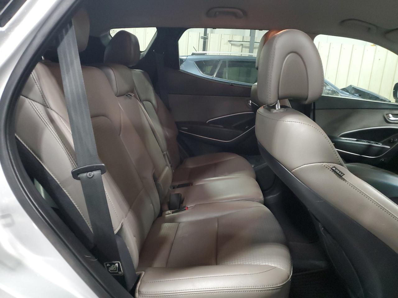 2014 Hyundai Santa Fe - Image 12
