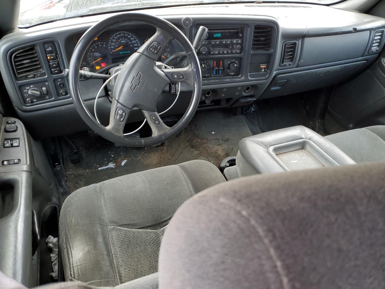 2004 Chevrolet Silverado - Image 8