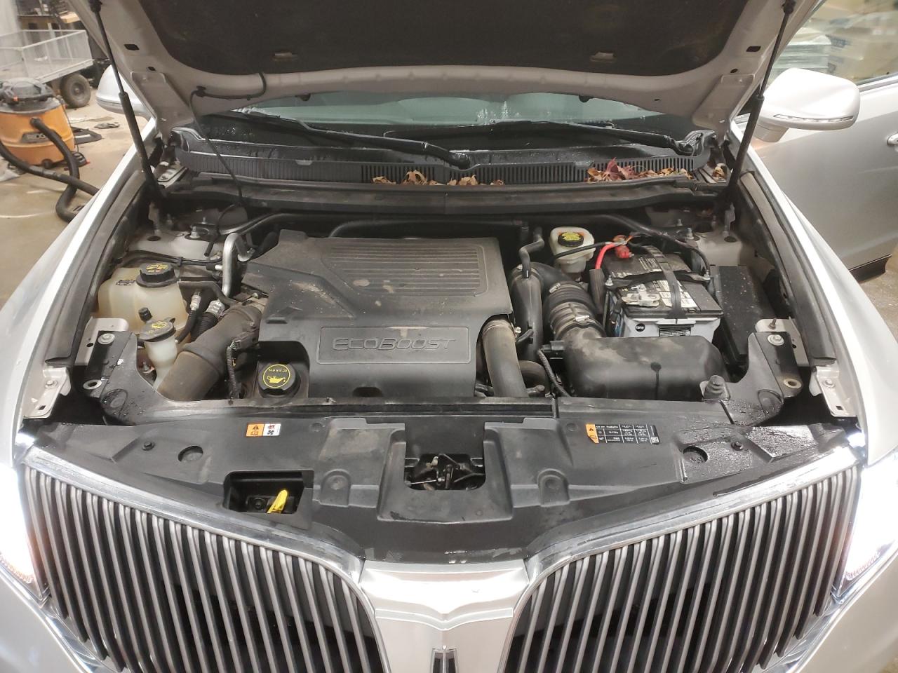 2016 Lincoln MKT - Image 12