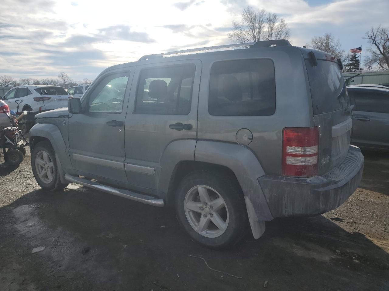 2012 Jeep Liberty (North America) - Image 2
