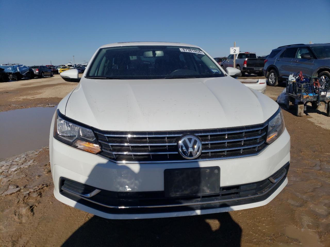 2019 Volkswagen Passat - Image 5