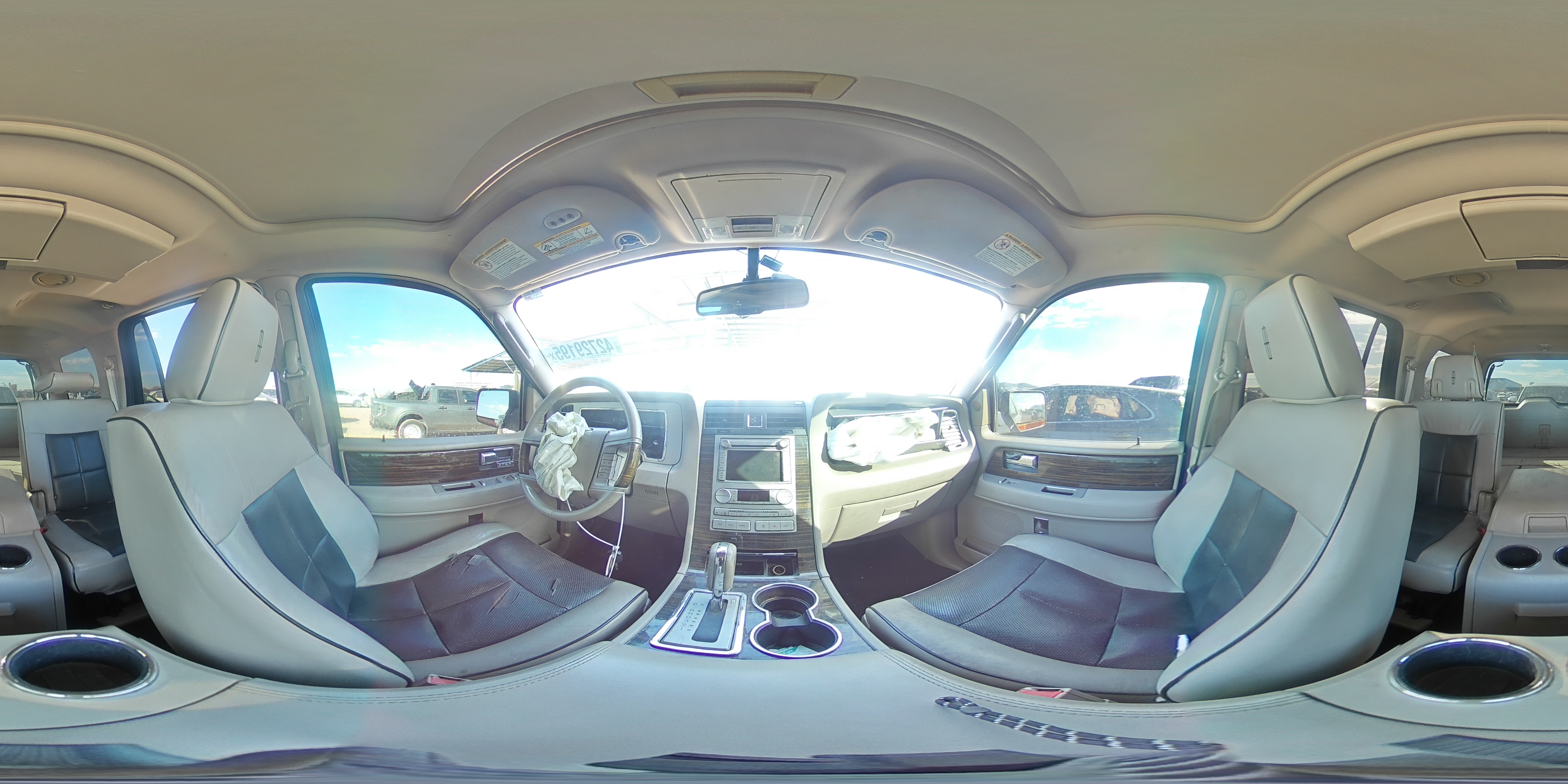 2010 Lincoln Navigator - Image 14