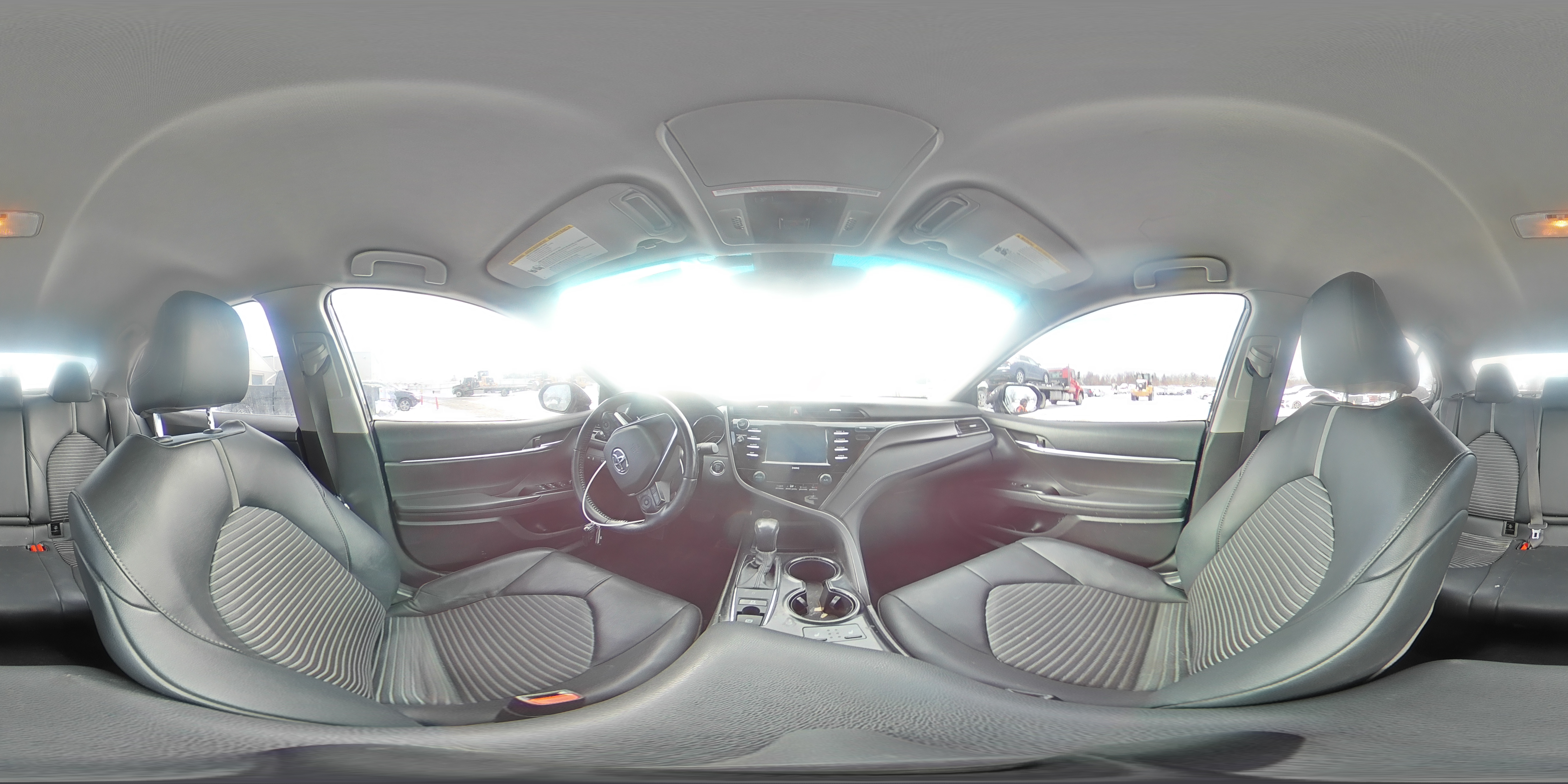 2020 Toyota Camry - Image 15