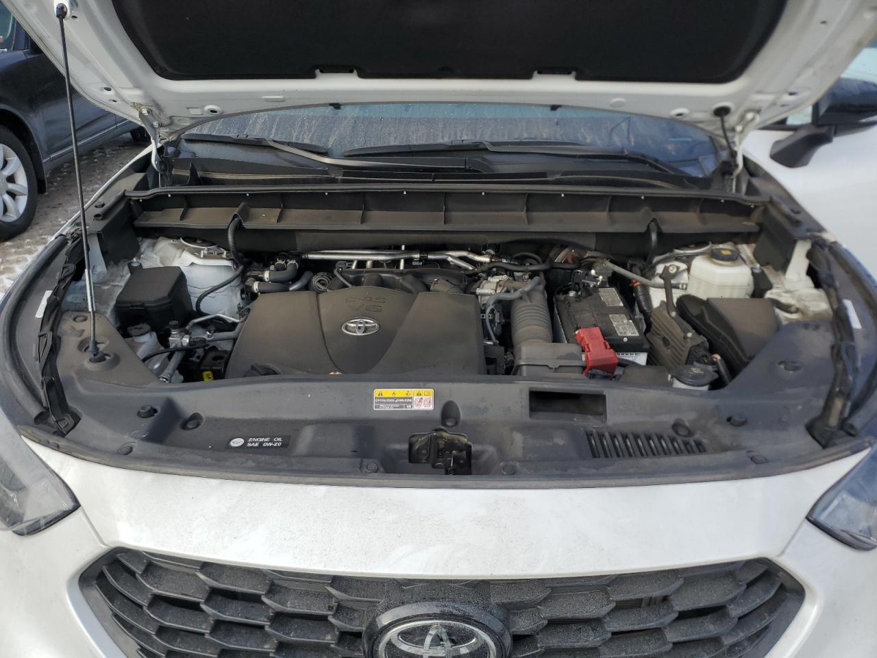 2022 Toyota Highlander - Image 12