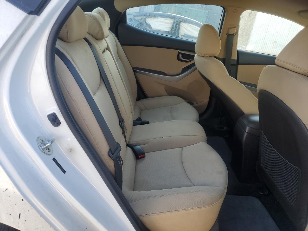 2012 Hyundai Elantra - Image 10