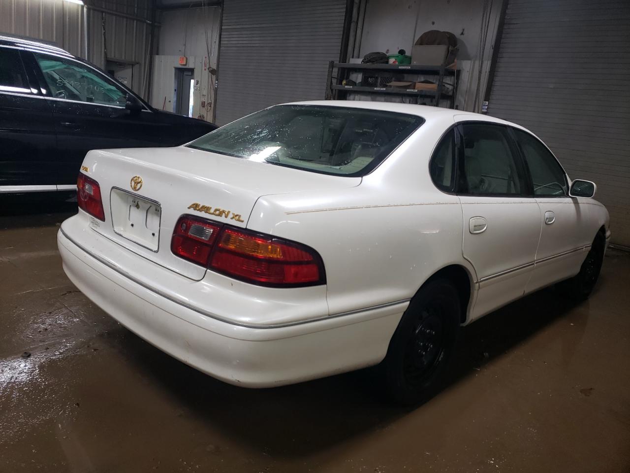 1999 Toyota Avalon - Image 3