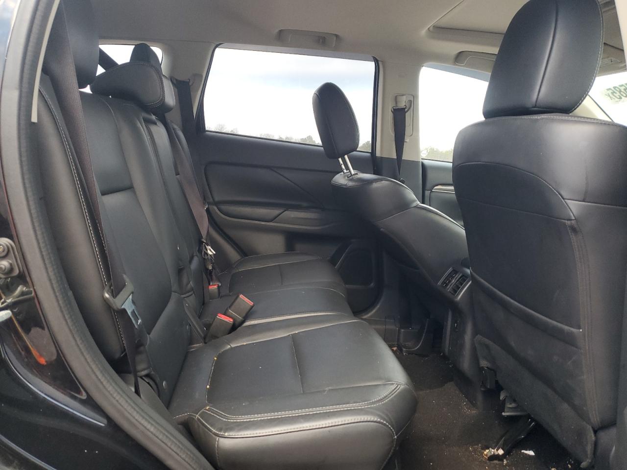 2019 Mitsubishi Outlander - Image 11