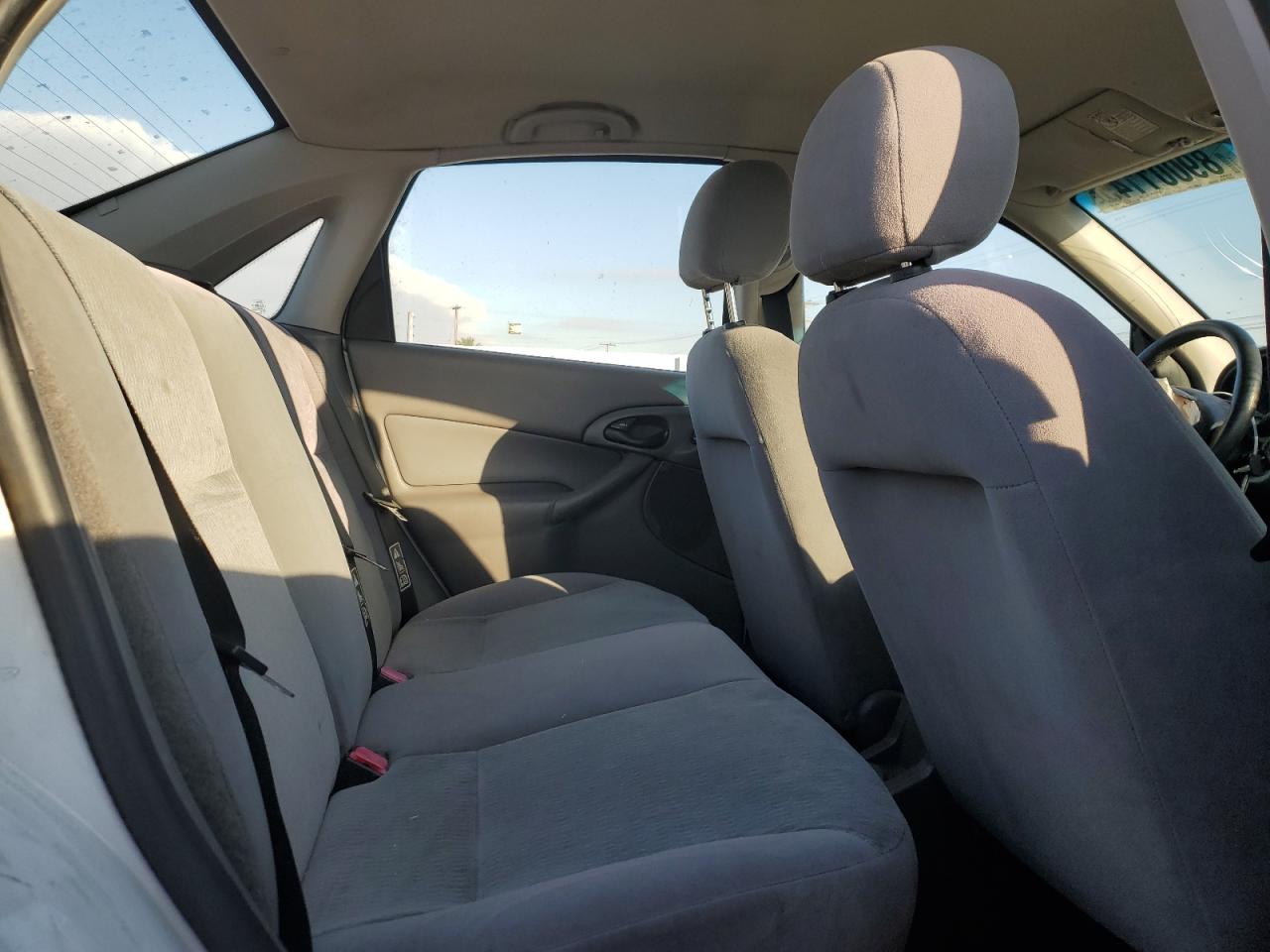 2001 Ford Focus - Image 10
