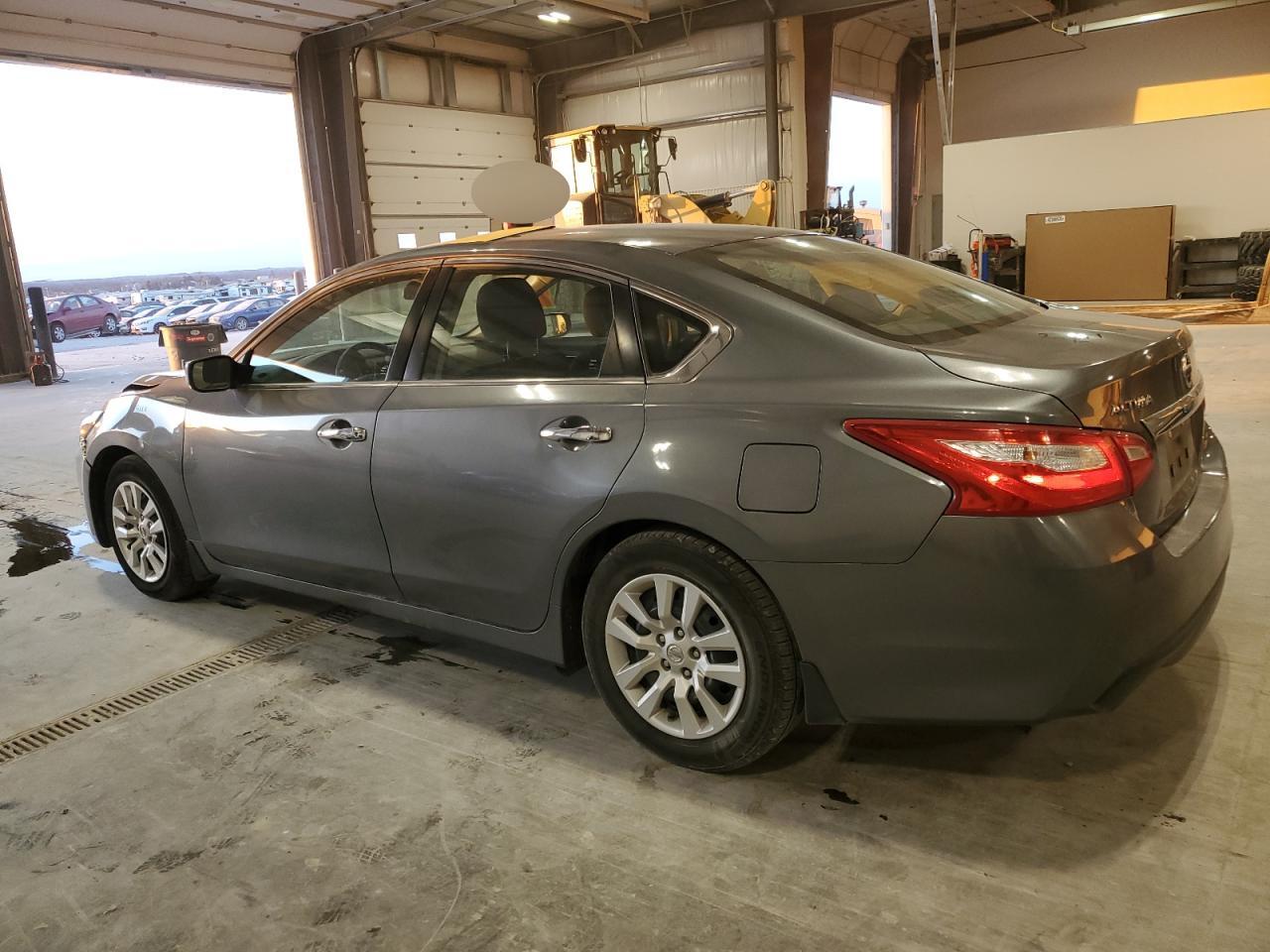 2016 Nissan Altima - Image 2