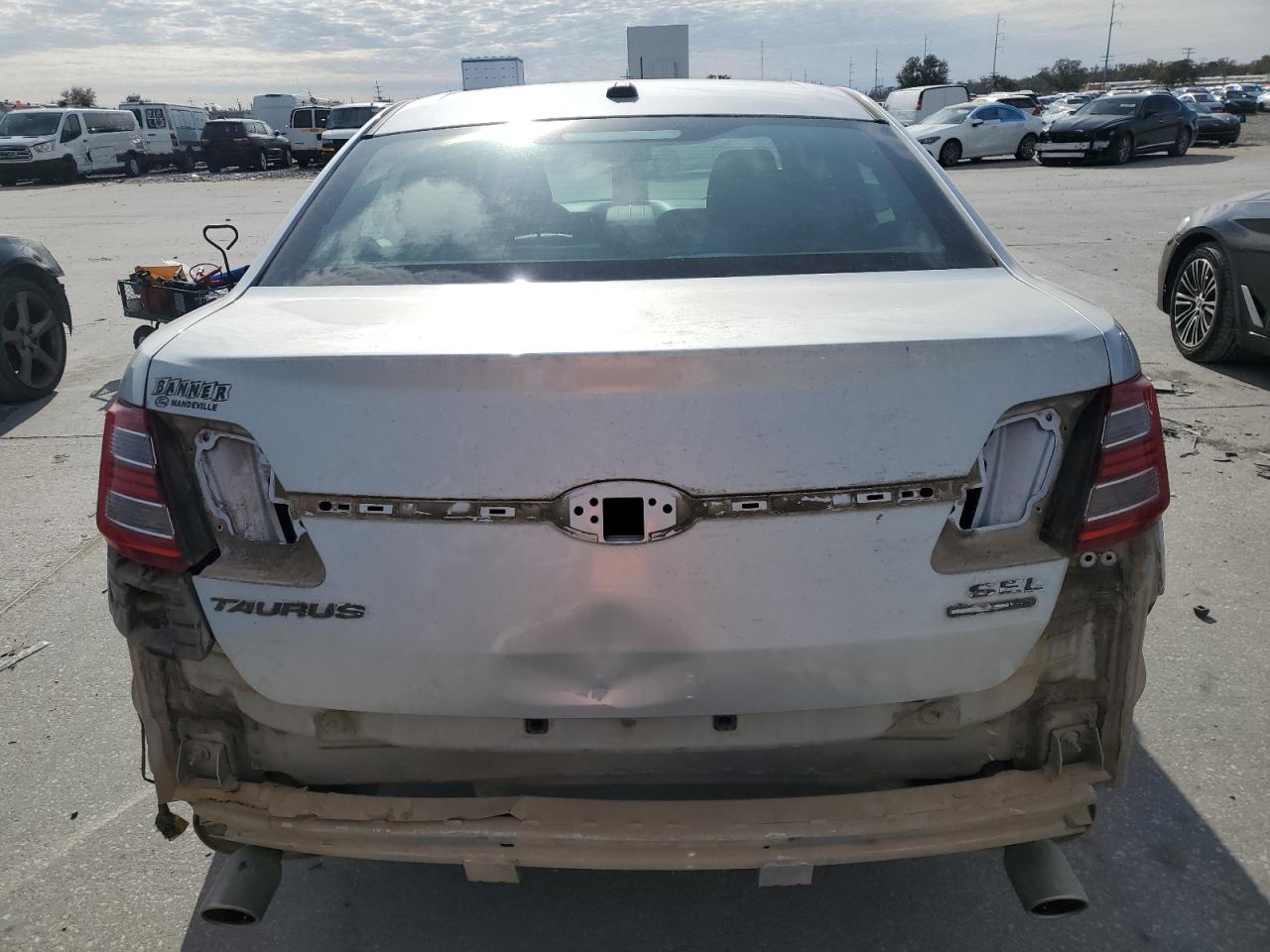 2013 Ford Taurus - Image 6