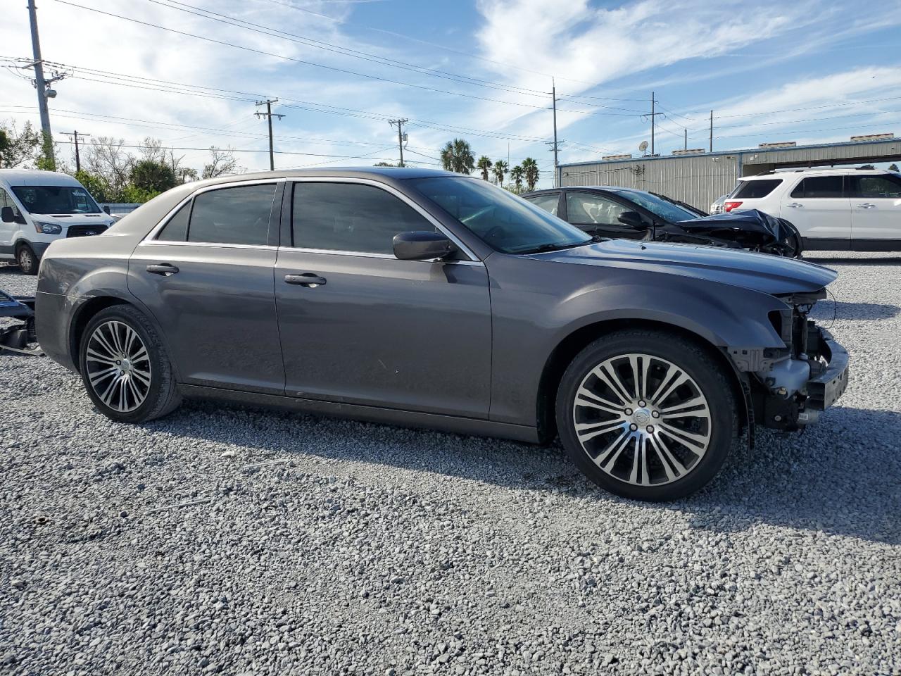 VIN 2C3CCABG3DH732293 2013 CHRYSLER 300 no.4