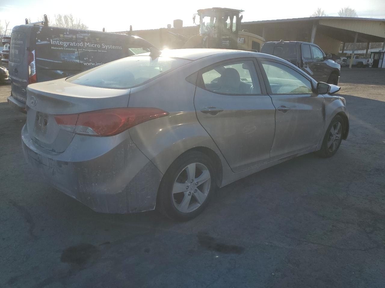 2012 Hyundai Elantra - Image 3