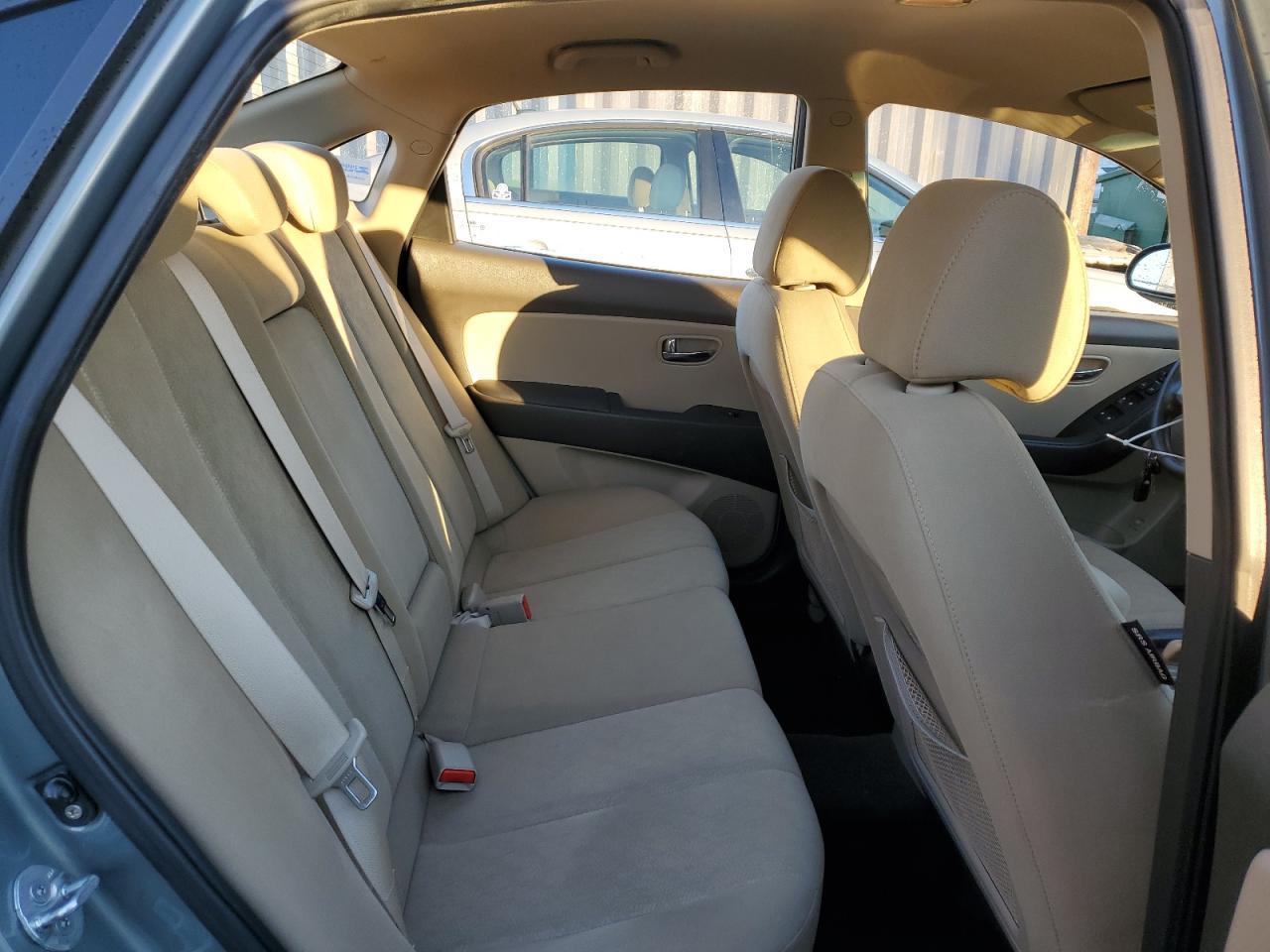 2010 Hyundai Elantra - Image 10
