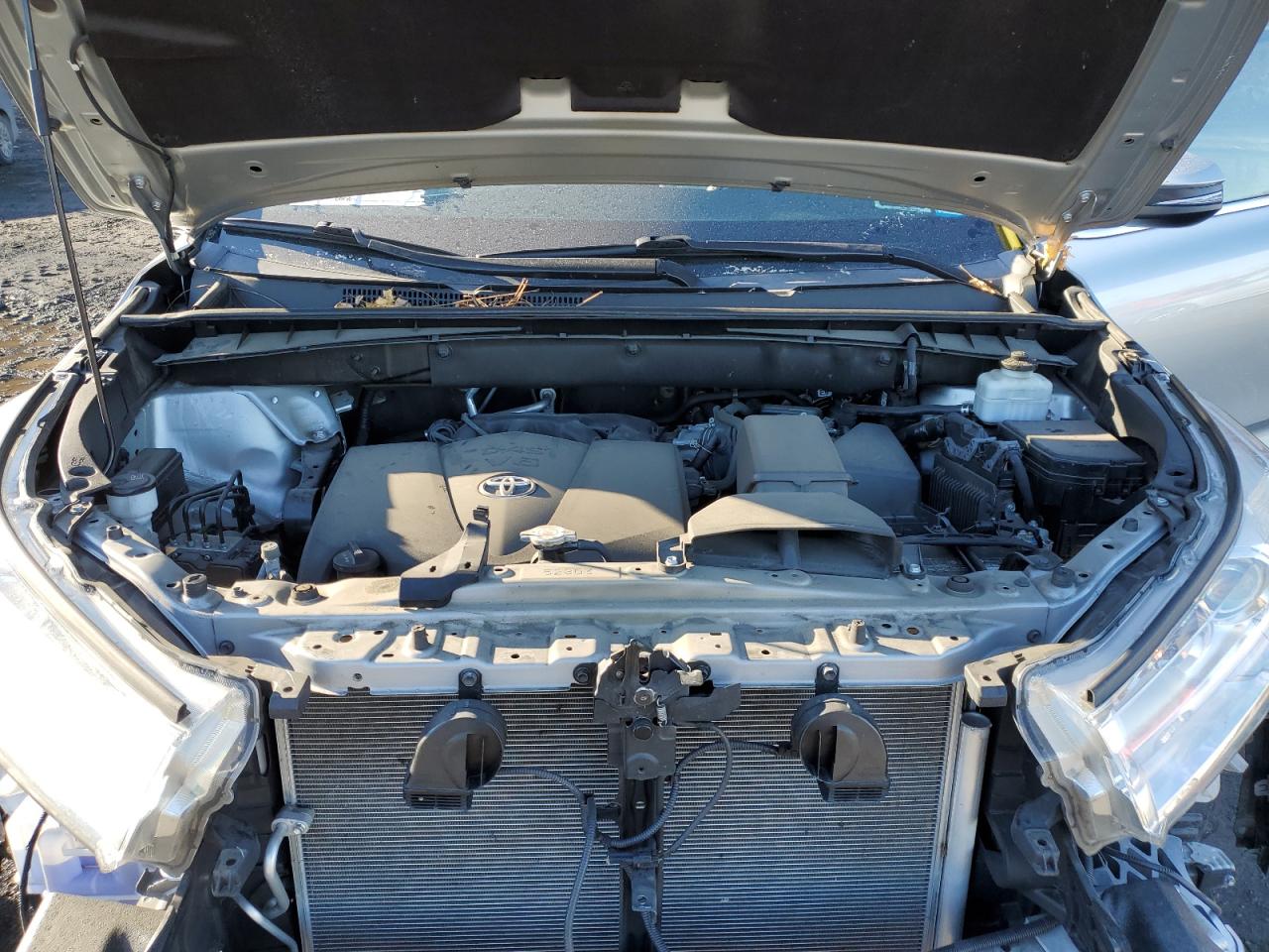 2019 Toyota Highlander - Image 14
