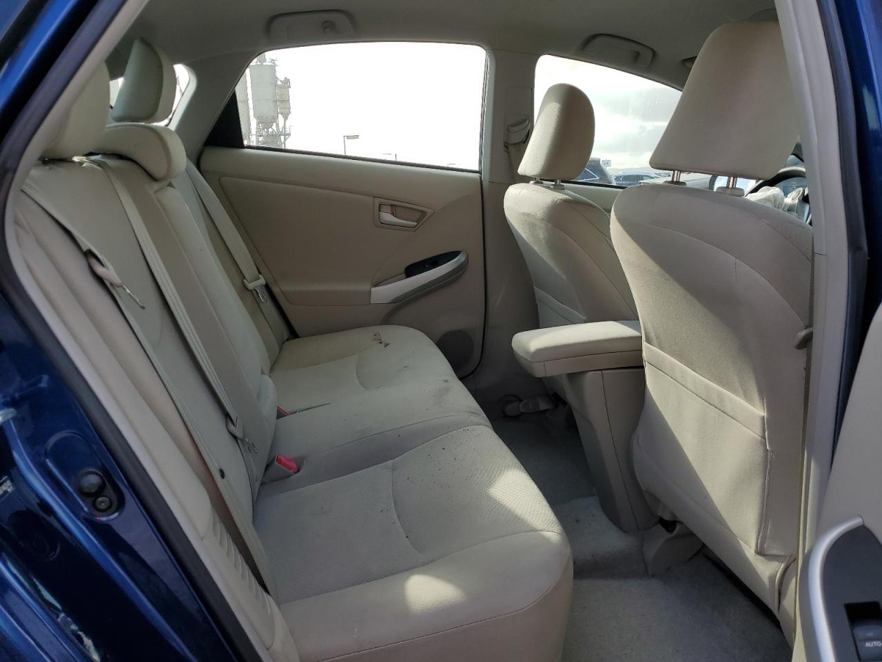 2011 Toyota Prius - Image 10