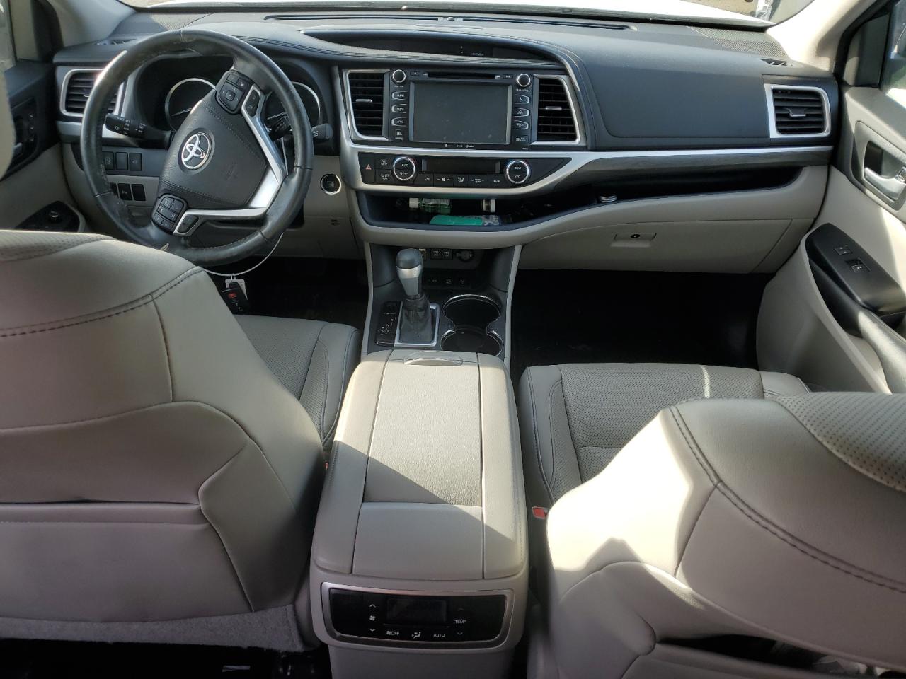 2017 Toyota Highlander - Image 8