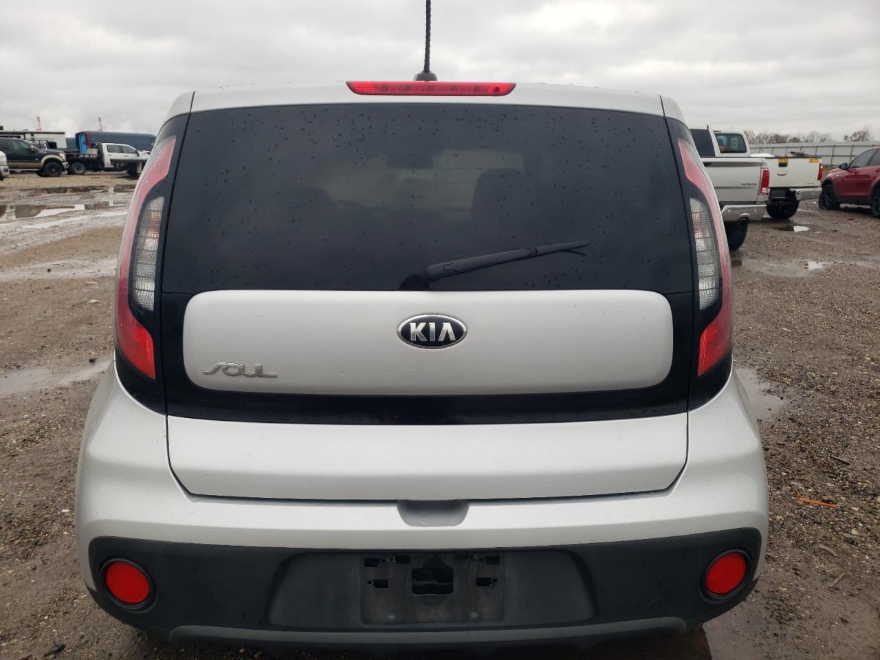 VIN KNDJN2A20J7546887 2018 KIA SOUL no.6