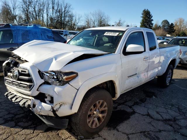  TOYOTA TACOMA 2018 Biały