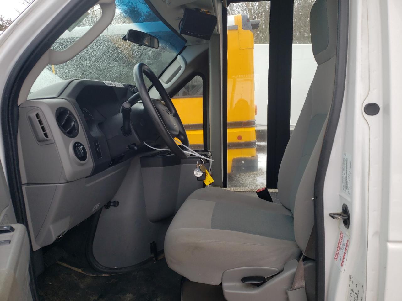 2015 Ford Econoline - Image 7