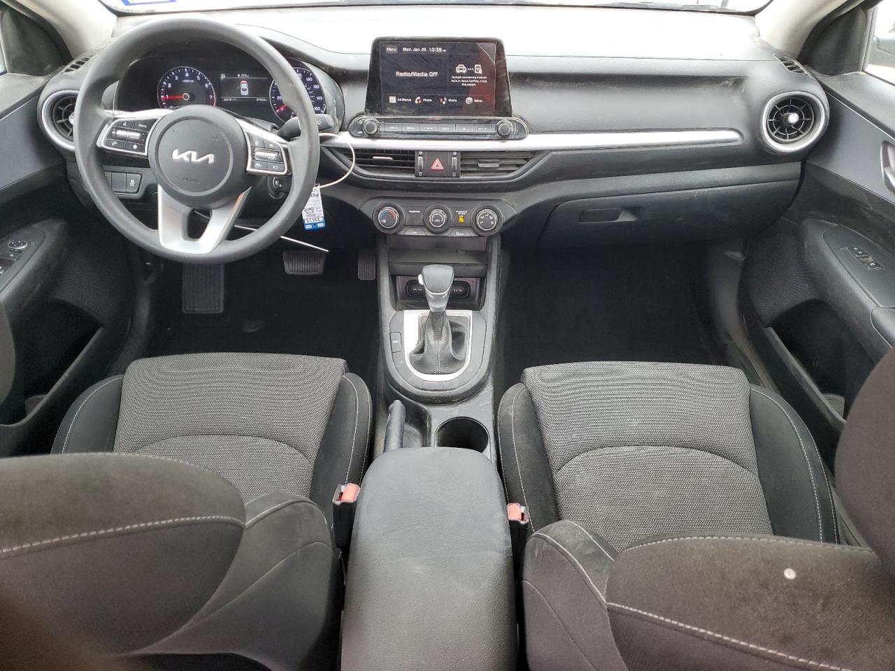 2022 Kia Forte - Image 8