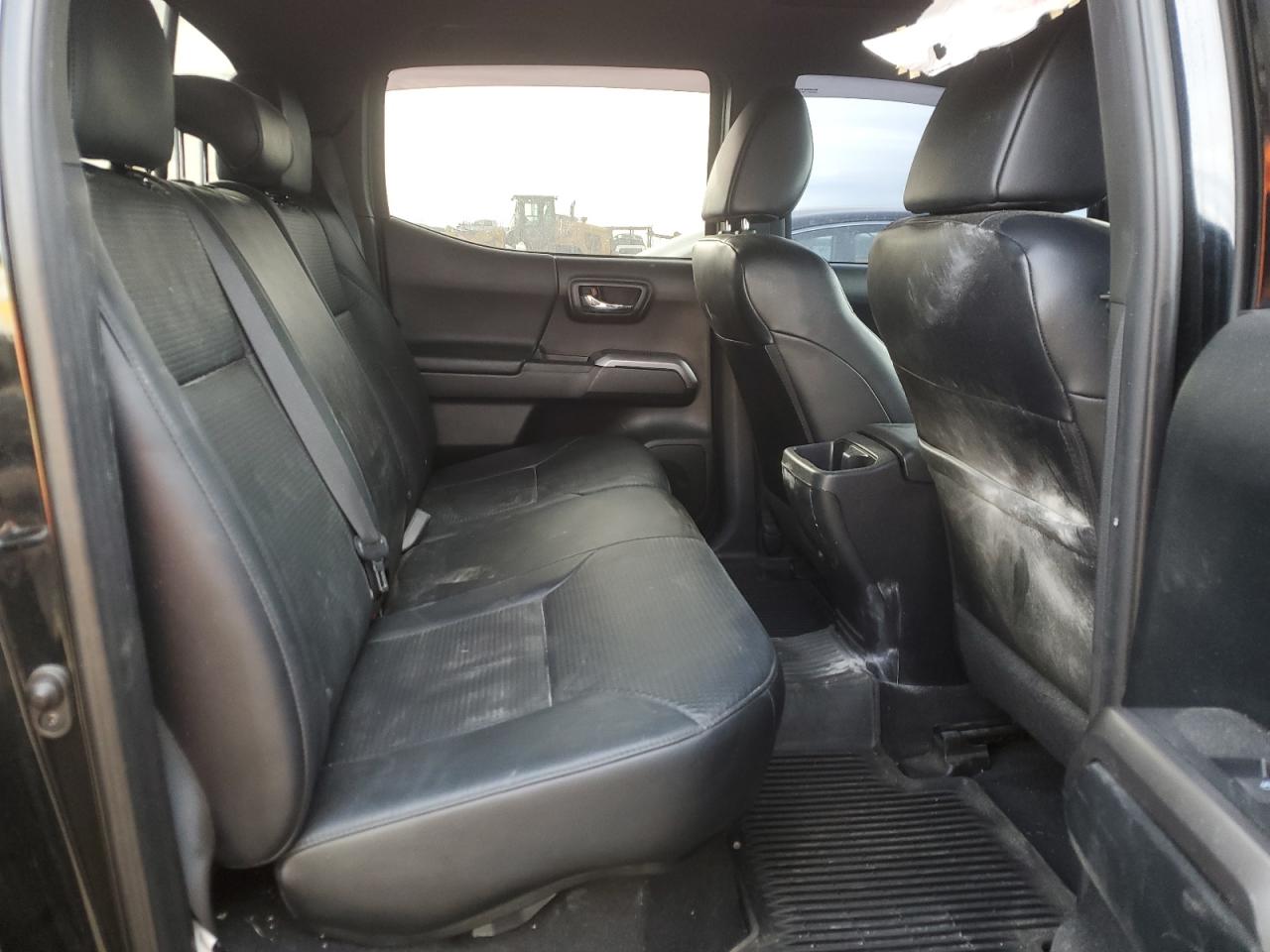 2018 Toyota Tacoma - Image 10
