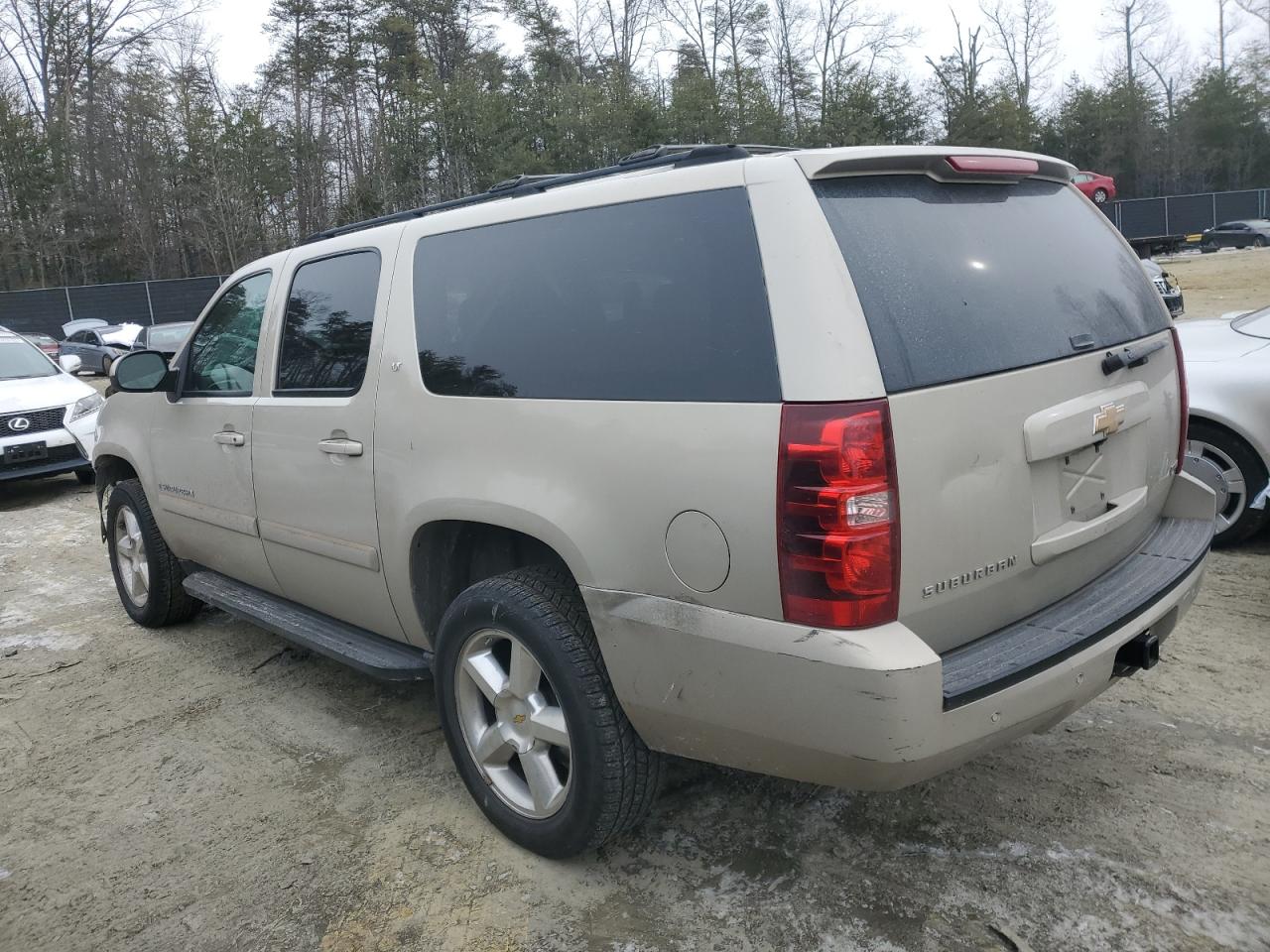 2007 Chevrolet Suburban - Image 2
